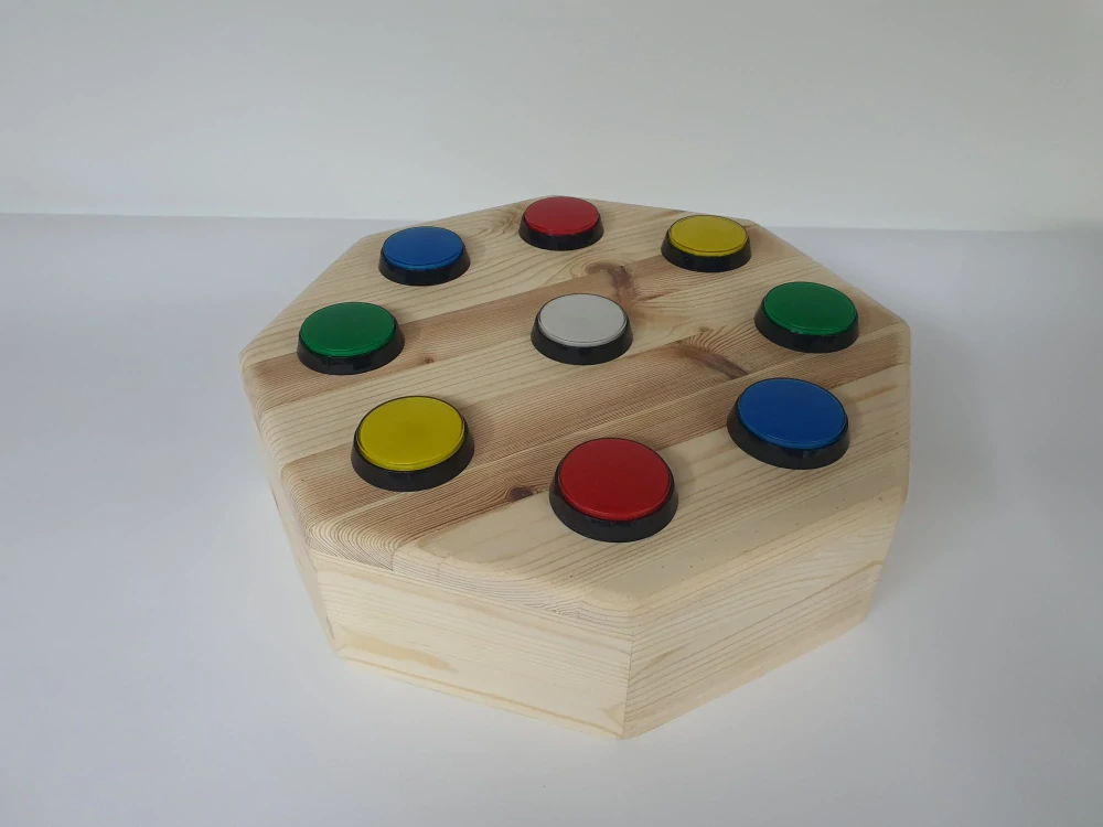 Interaktivní dálkový ovladač, osmiúhelník